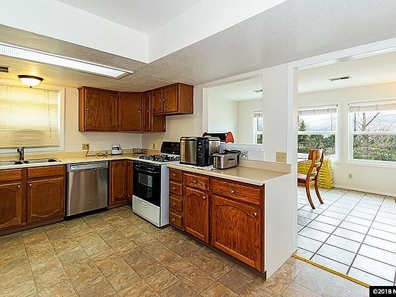 5th image of 2400 Eastlake Blvd