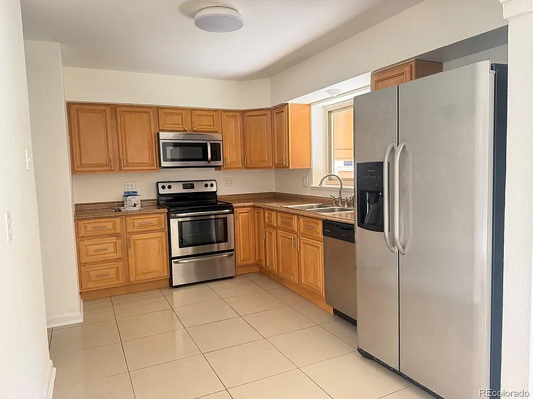 1223 S Eaton St — Photo 3