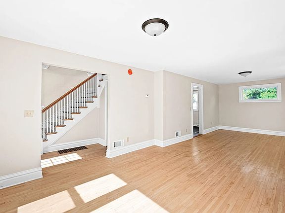 2nd image of 808 N 6th Ave E