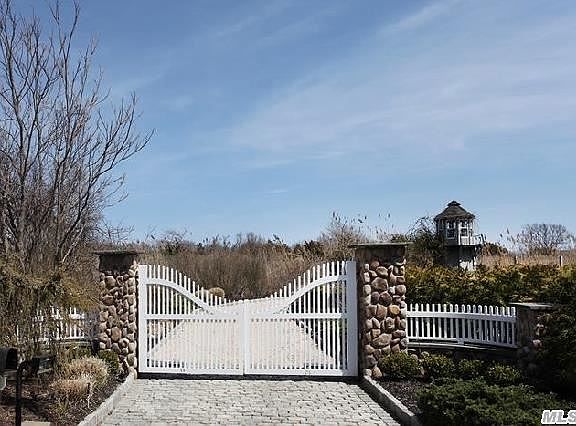 3rd image of 16 Salt Meadow Ln