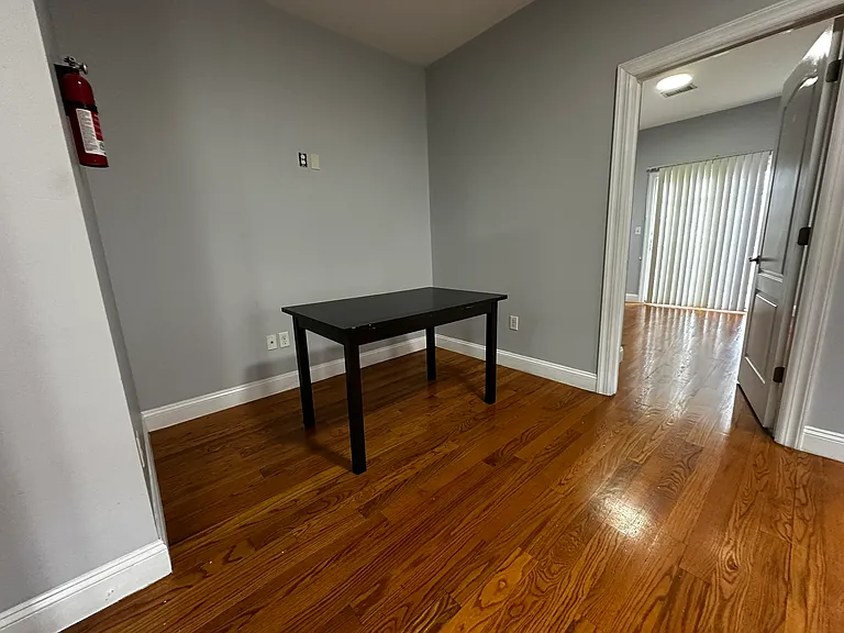 187 Zabriskie St #2 — Photo 7