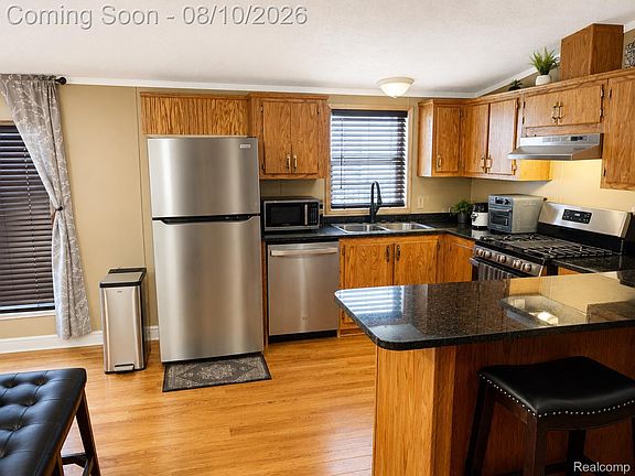4th image of 3730 Lapeer Rd