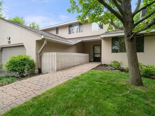 214 Allandale Rd APT D, Chestnut Hill, MA 02467