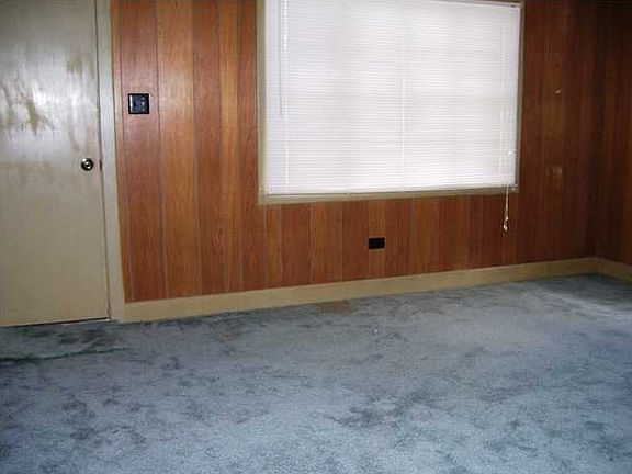 3rd image of 2322 W 2nd St