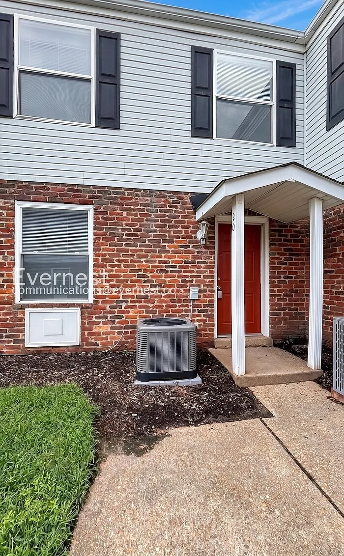 2 bed, 1.0 bath, 780 sqft, $1,245 — Photo 2