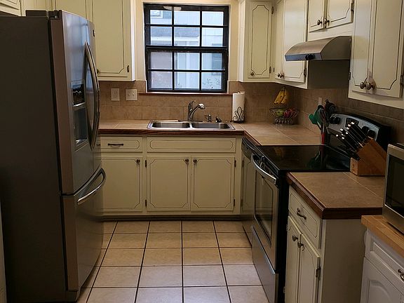 5th image of 3292 Little John Dr