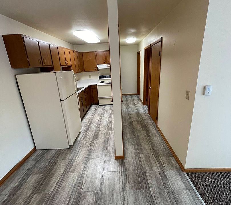 1st image of 1143 W Carriage Dr #3