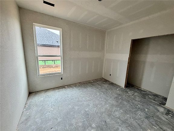 5th image of 1816 Bugg St