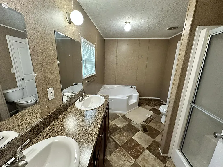 554 Green St — Photo 11