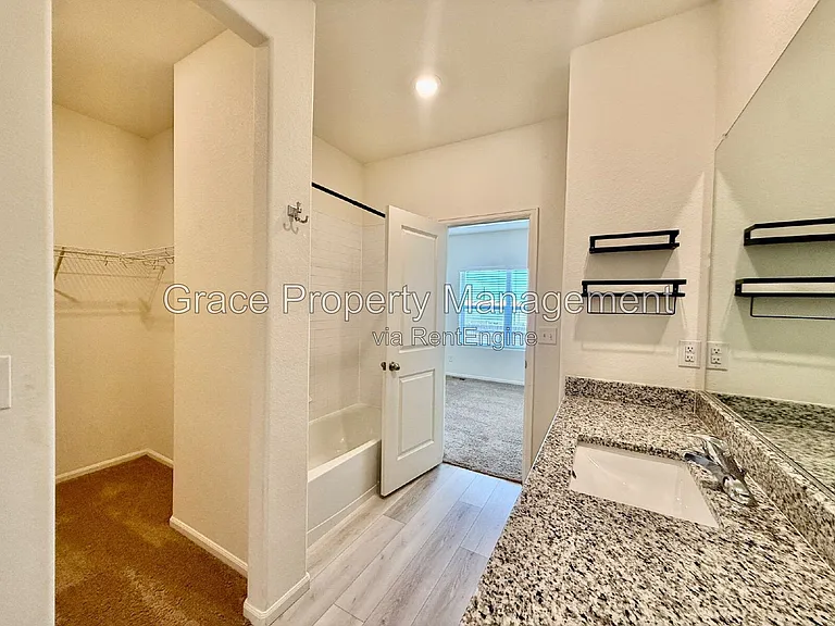 524 Jordan St — Photo 17