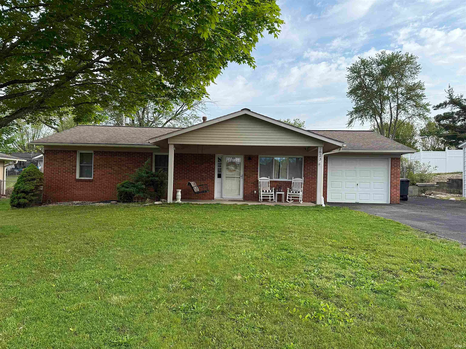 2823 Hillside Dr photo 1