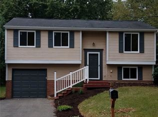 825 Wood Hollow Dr, Cranberry Township, PA 16066