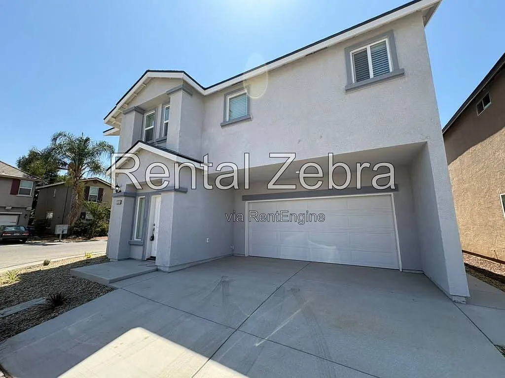 3 bed, 2.5 bath, $2,150 — Photo 2