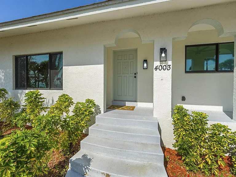4003 S Indian River Dr — Photo 4