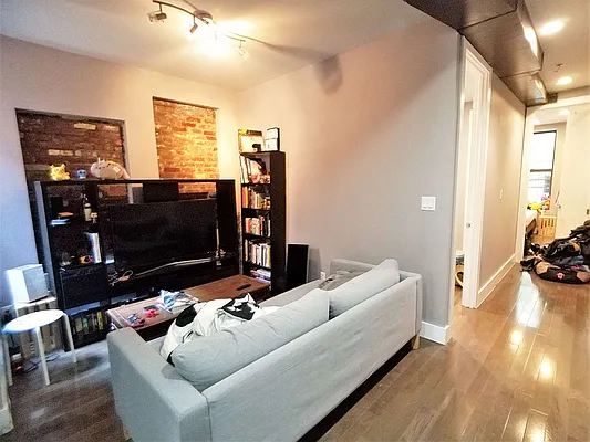 Rented by EXR | media 4