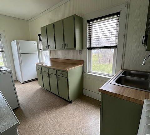 4th image of 305 Poplar St APT 1