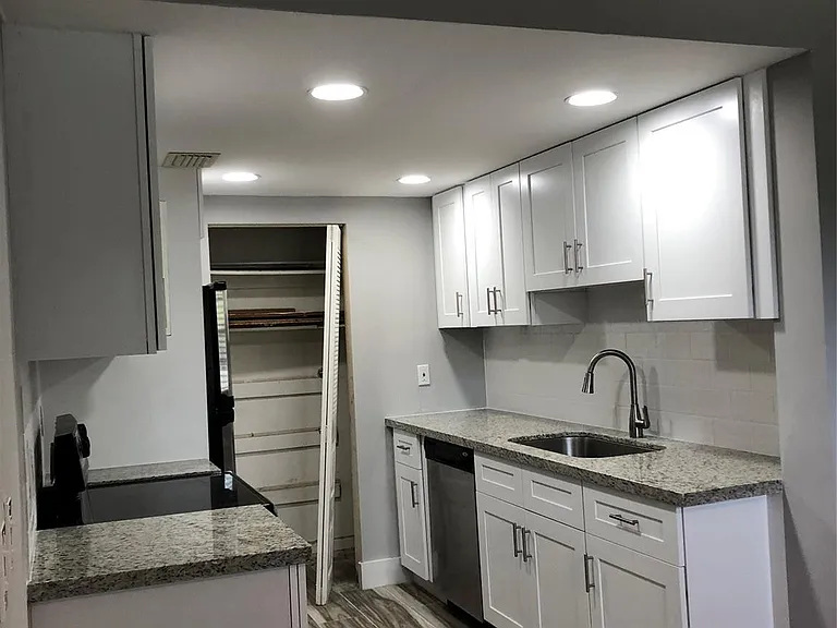 500 NE 2nd St #215 — Photo 8