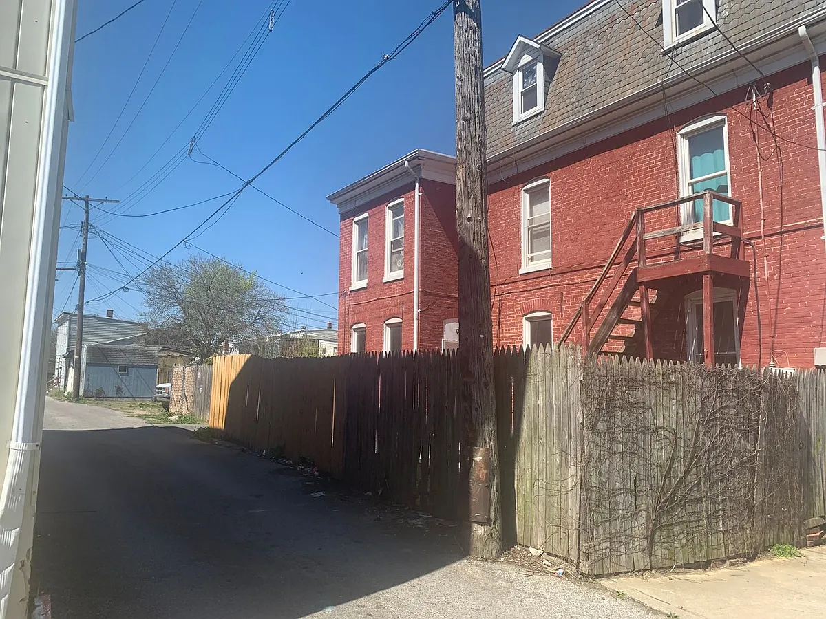 Building Photo - 124 N West St #1