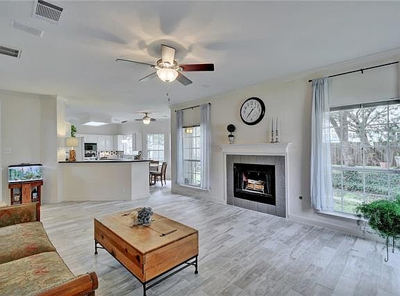 3rd image of 1811 Coral Dr