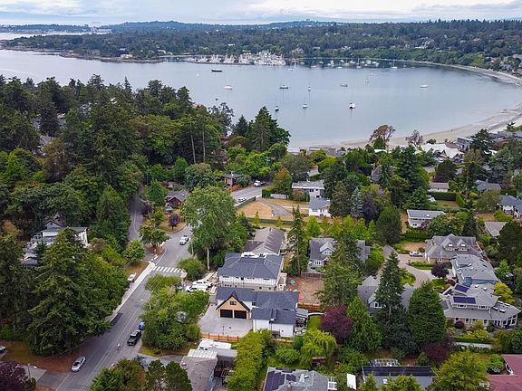 3rd image of 3942 Telegraph Bay Rd #A