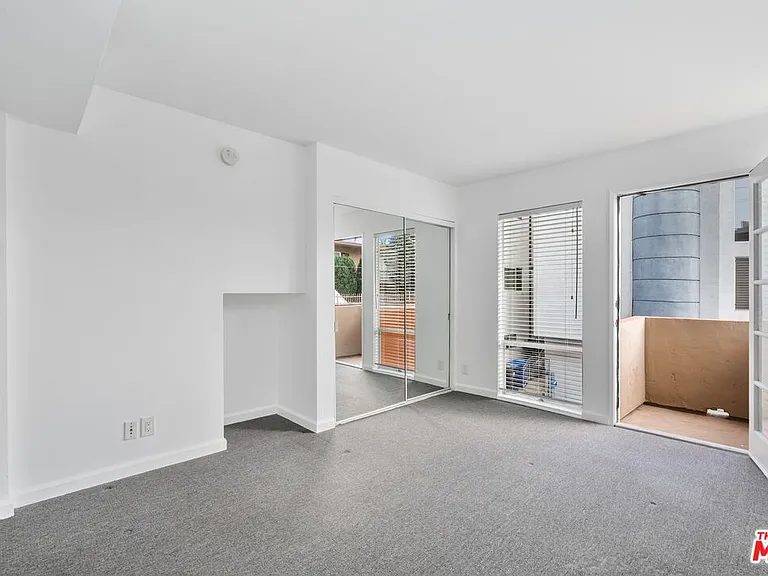 110 E Fleet St — Photo 11