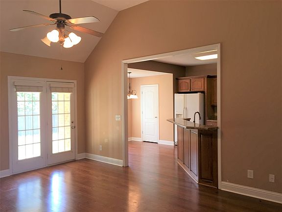 3rd image of 101 Norseman Ct