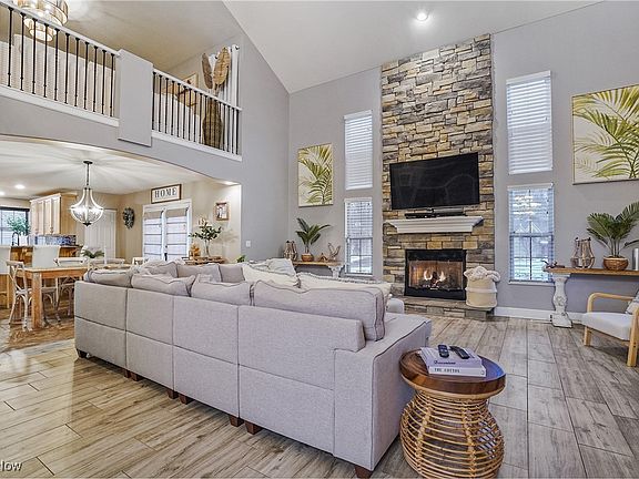 4th image of 3277 Linden Pl