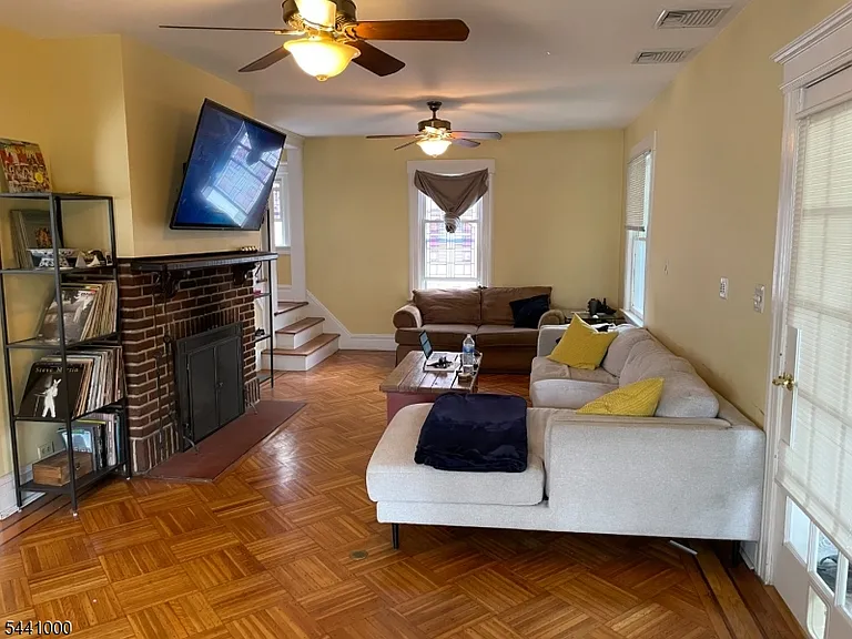 26 Parkway W — Photo 16