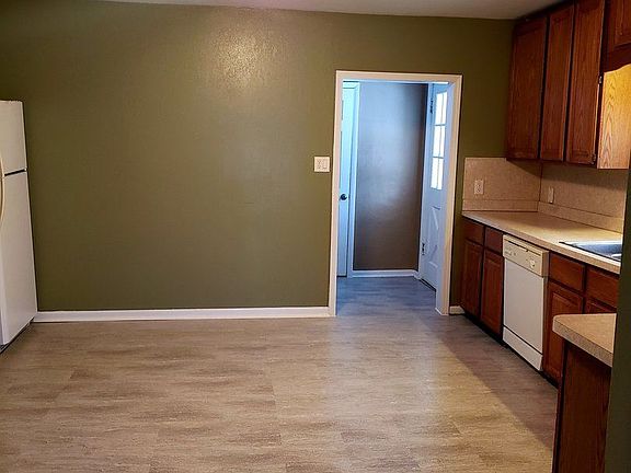 5th image of 653 Weston St