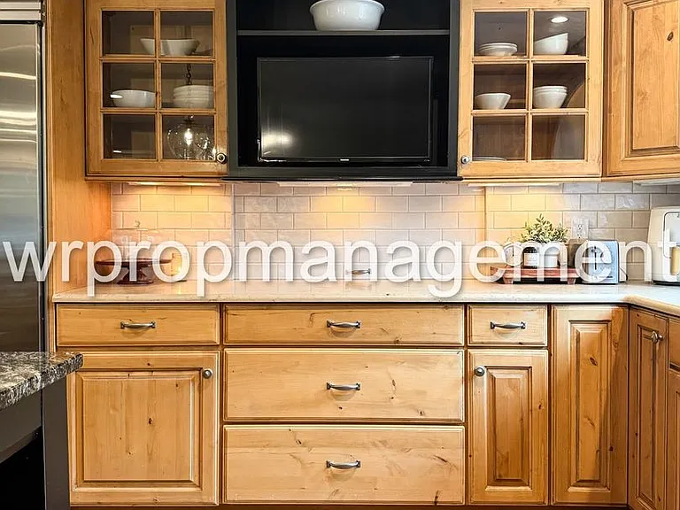 1379 Castlebury Dr — Photo 9
