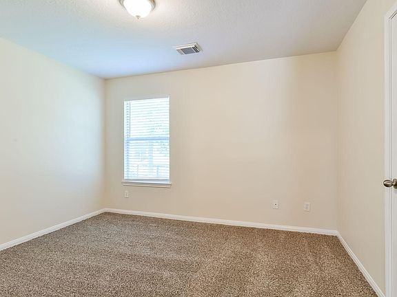 4th image of 3781 Lovers Ln