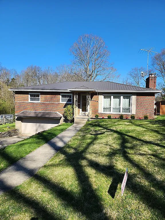 726 Saint Matthews Cir photo 1