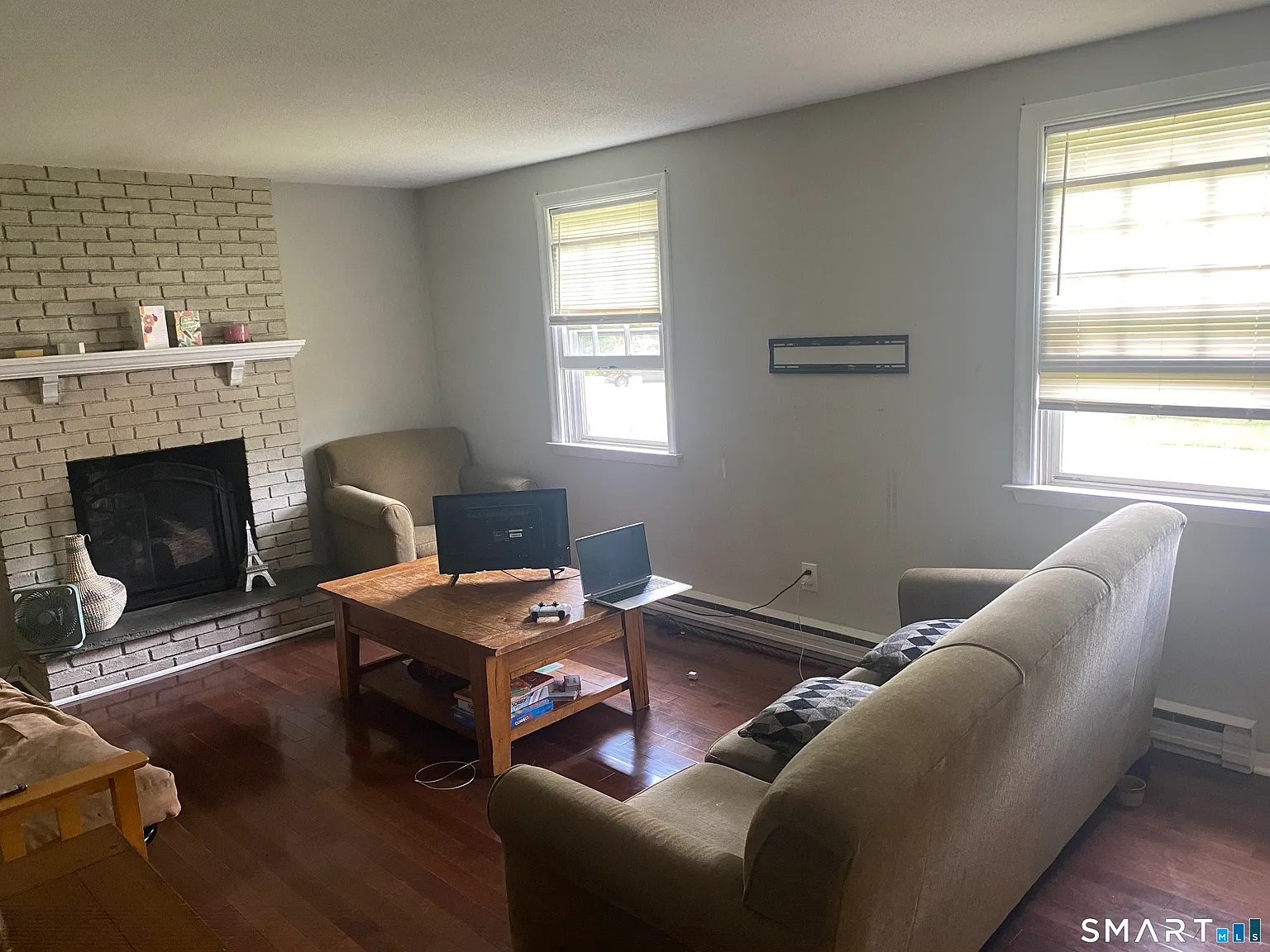 3 bed, 1.5 bath, 1512 sqft, $3,100 — Photo 2