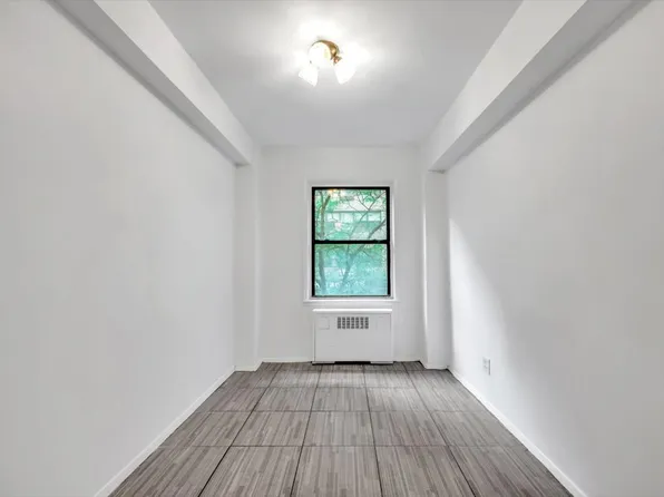 301 East 48th Street image 10 of 20