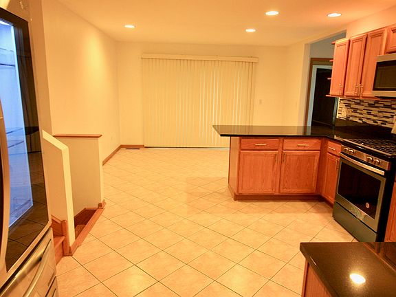 3rd image of 443 N Elmwood Ave