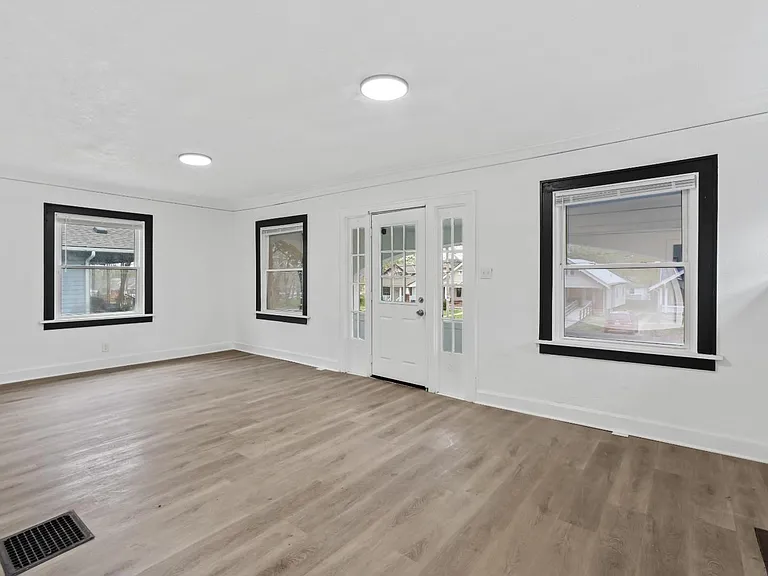 5408 Woodland Ave — Photo 18