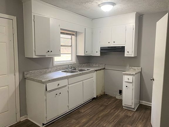 3rd image of 4053 Log Cabin Dr #A-2
