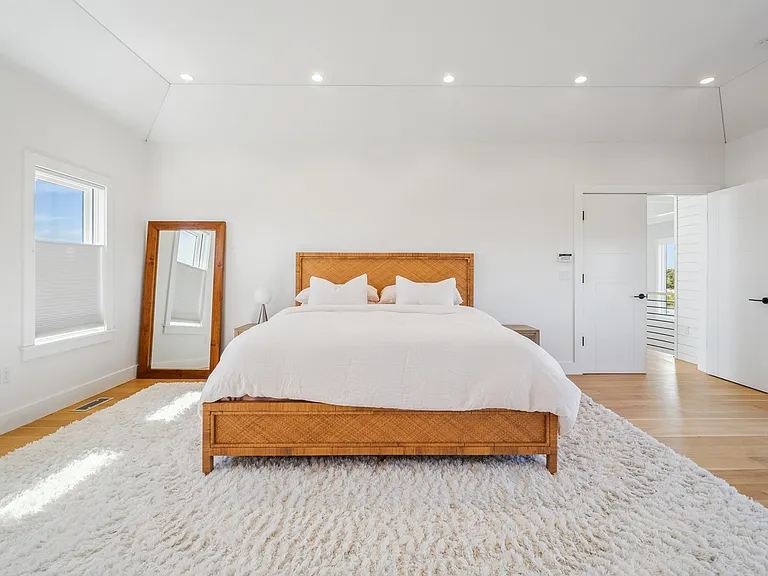 102 Dune Rd — Photo 17