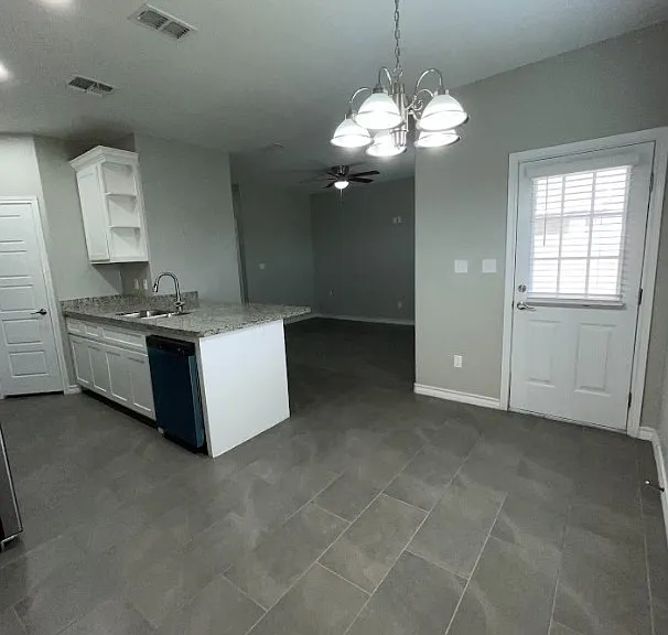 Encino Crossing — Photo 22