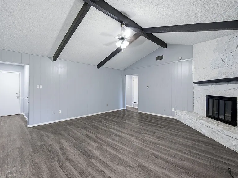 512 Sussex Dr — Photo 6