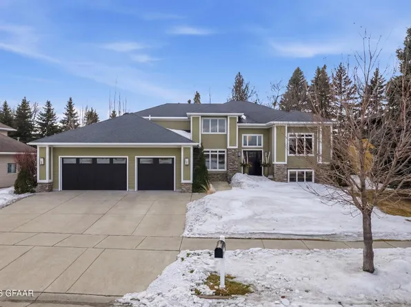 3016 Elmwood Dr, Grand Forks, ND 58201