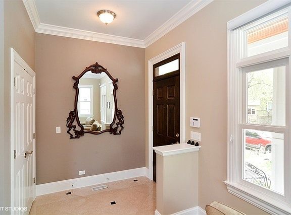 2nd image of 4245 N Oakley Ave