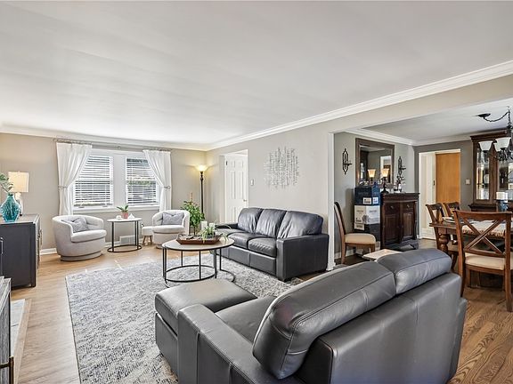 4th image of 4980 Meadow Park Dr