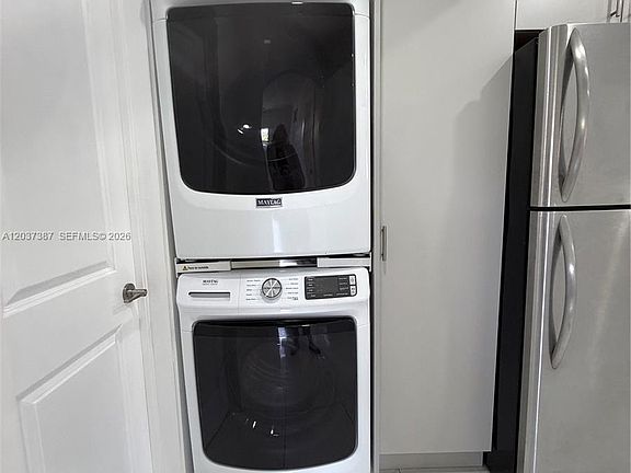 5th image of 405-407 SE 23rd St