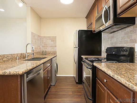 4th image of 4449 Menlo Ave #2