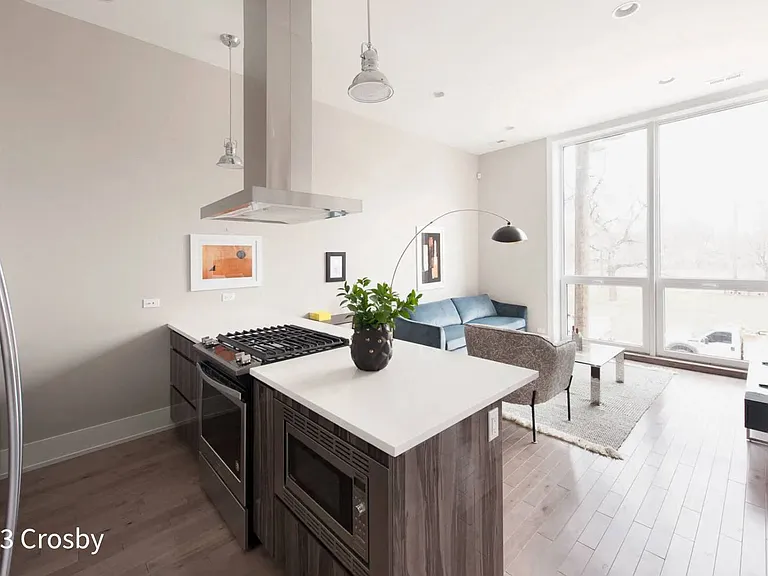 943 N. Crosby St. — Photo 3