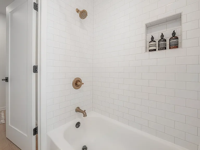 317 W Curtis St — Photo 33