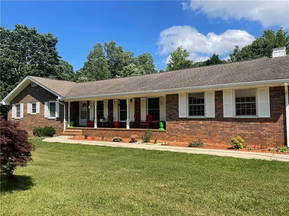 6141 Hutchins Dr, Buford, GA 30518