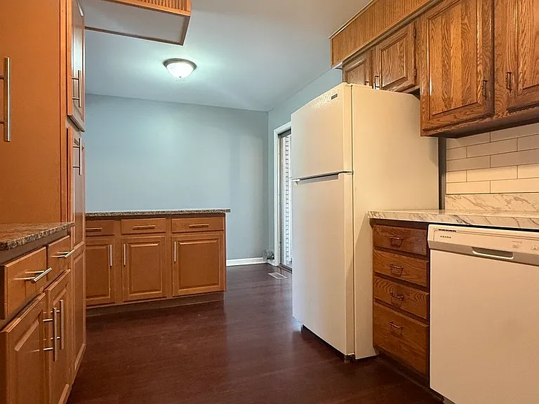 8817 W 84th St — Photo 5