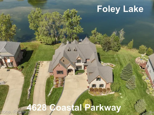 4628 Coastal Pkwy, White Lake, MI 48386